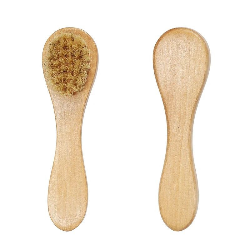 Natural Bristle Facial Exfoliating Brush – Wooden Handle
